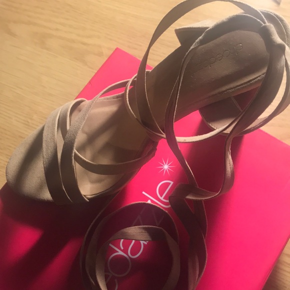 Malaya Sandal Size 8 - Picture 2 of 5